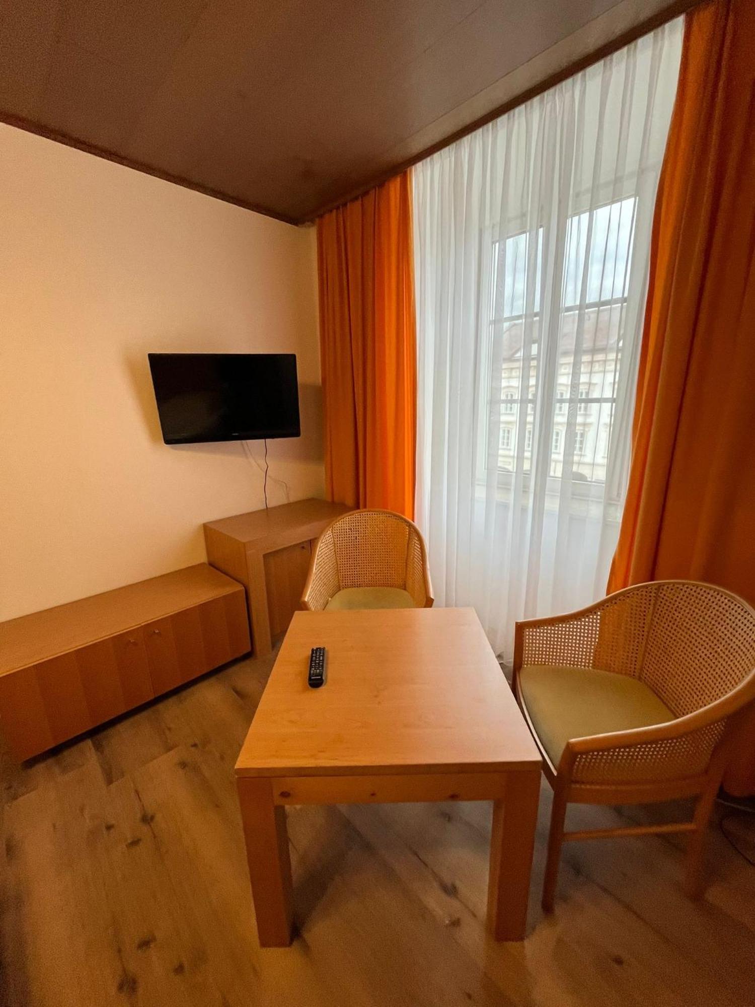 City Hotel Post 20 因河畔布劳瑙 外观 照片